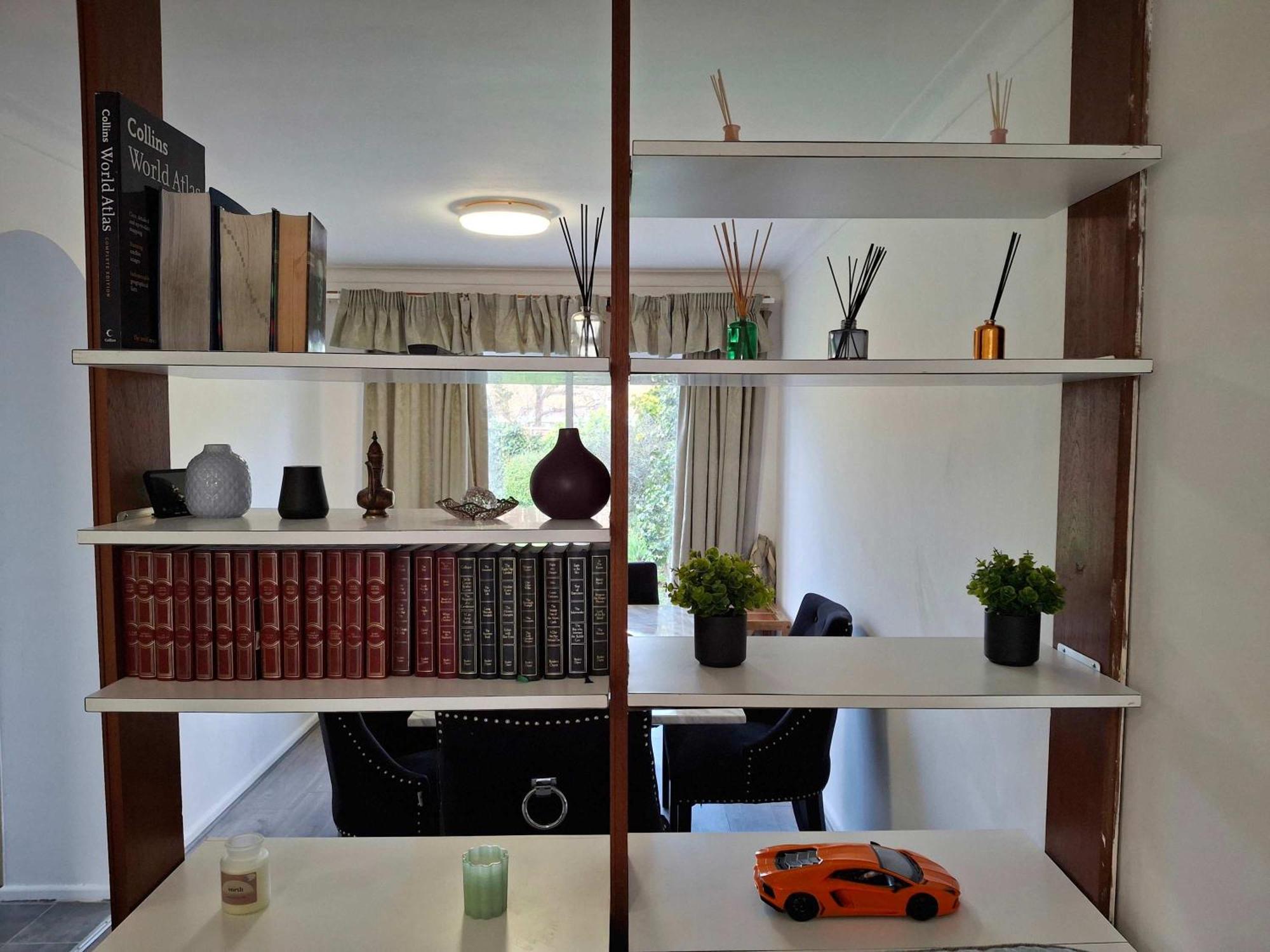 Nicely Decorated 3 Bedroom House Near Heathrow, London Staines-upon-Thames Buitenkant foto