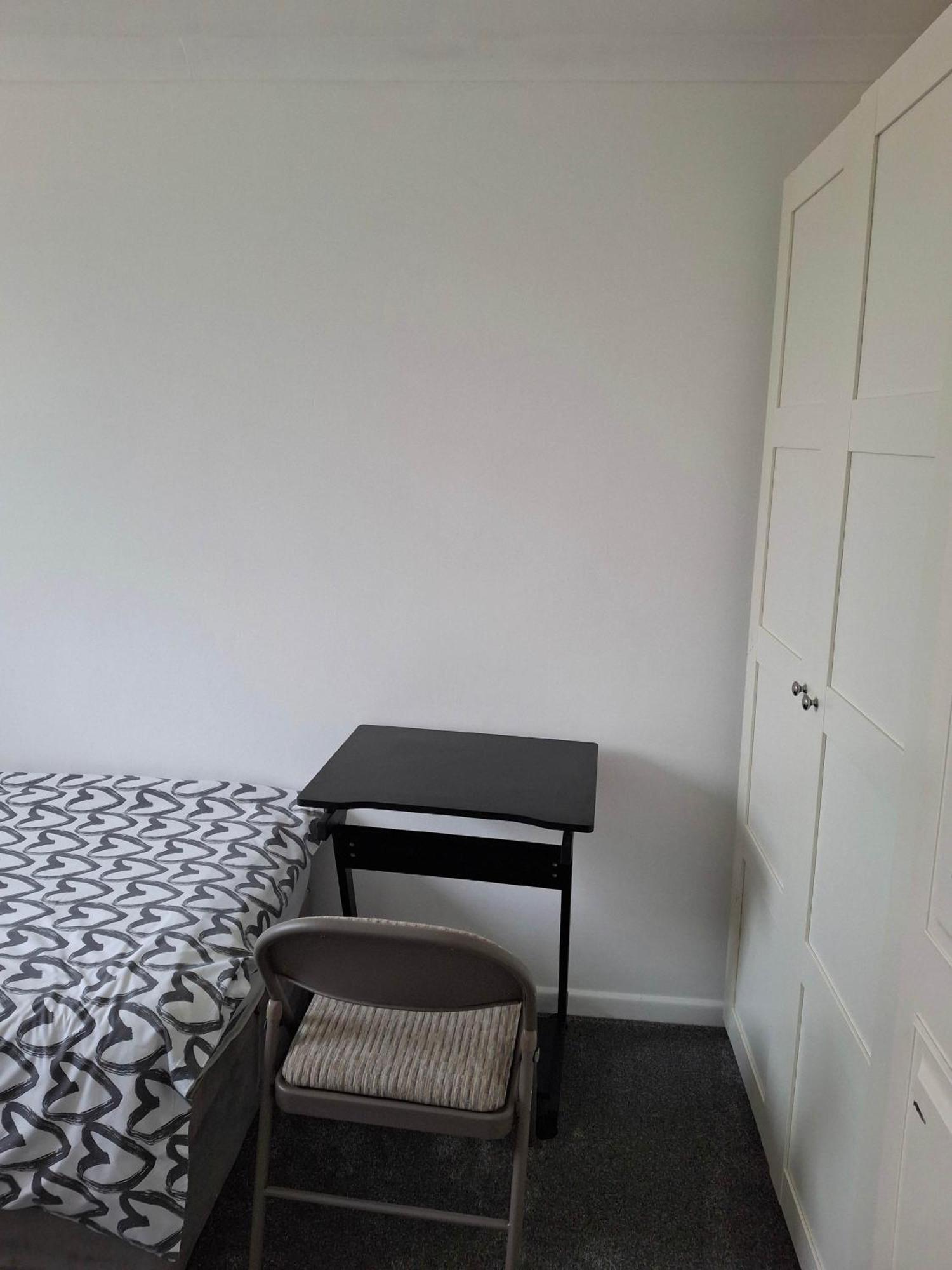 Nicely Decorated 3 Bedroom House Near Heathrow, London Staines-upon-Thames Buitenkant foto