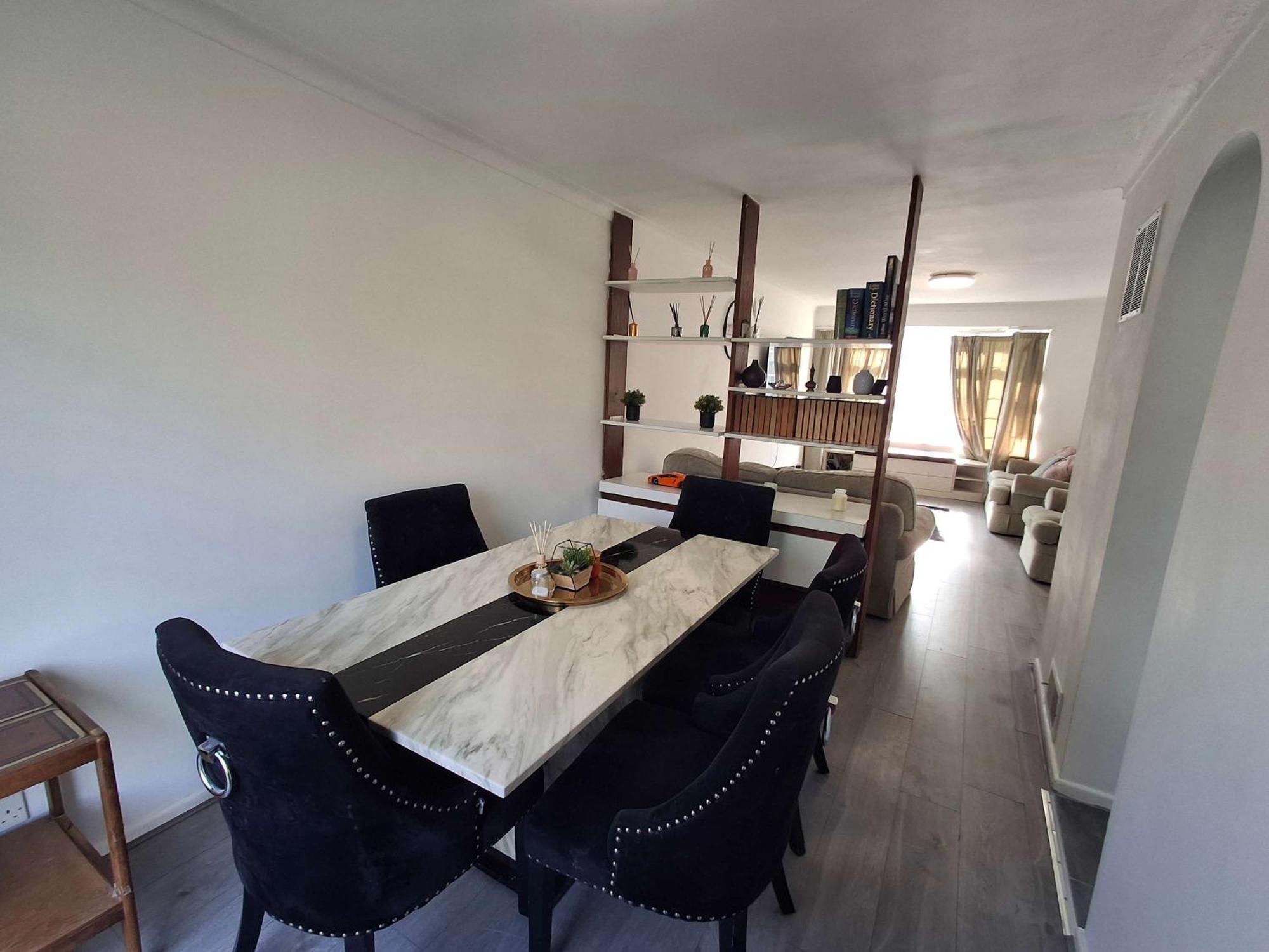 Nicely Decorated 3 Bedroom House Near Heathrow, London Staines-upon-Thames Buitenkant foto