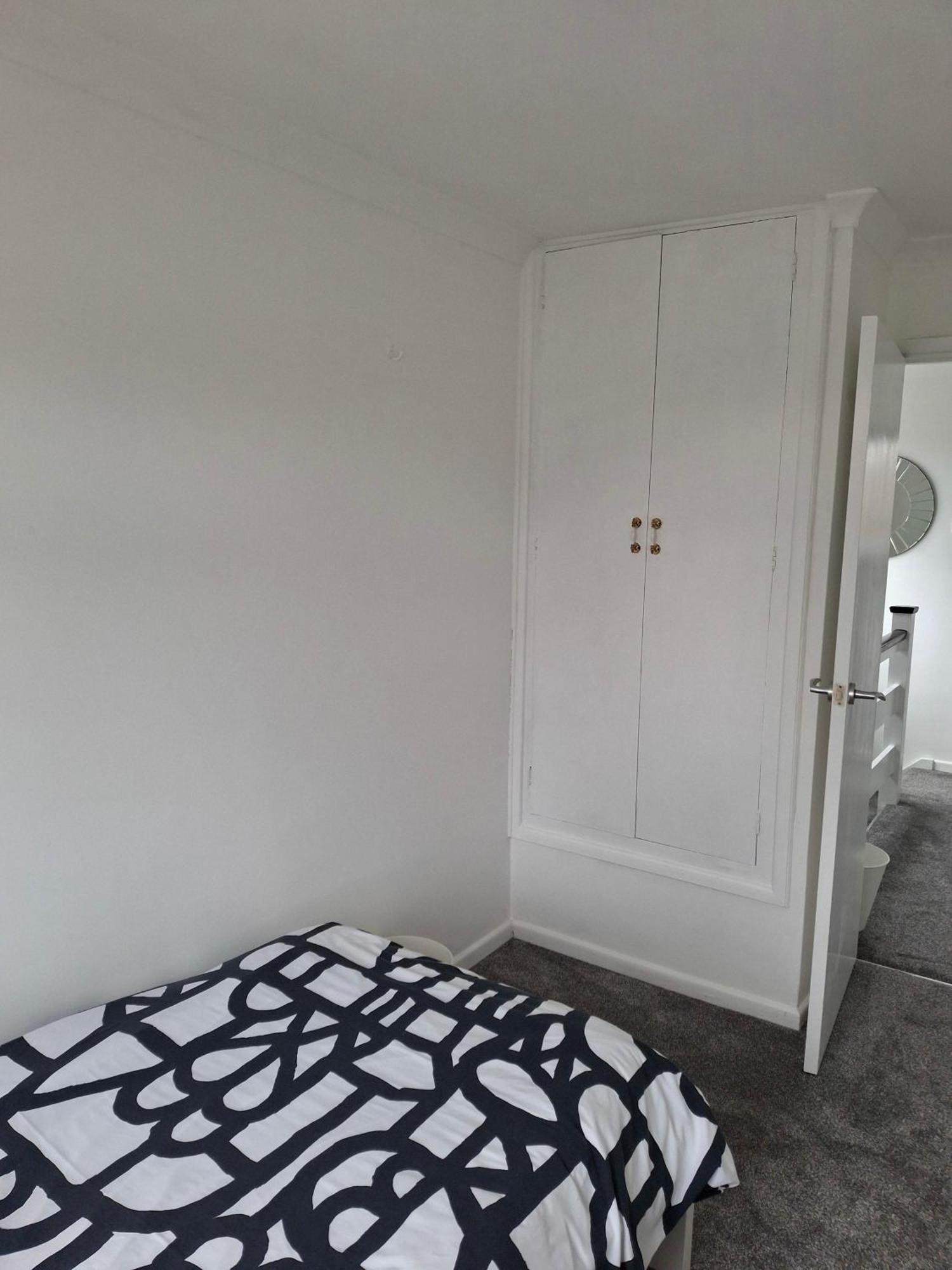 Nicely Decorated 3 Bedroom House Near Heathrow, London Staines-upon-Thames Buitenkant foto