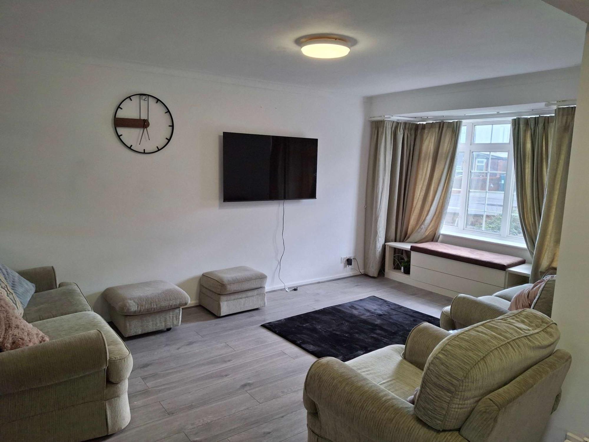 Nicely Decorated 3 Bedroom House Near Heathrow, London Staines-upon-Thames Buitenkant foto