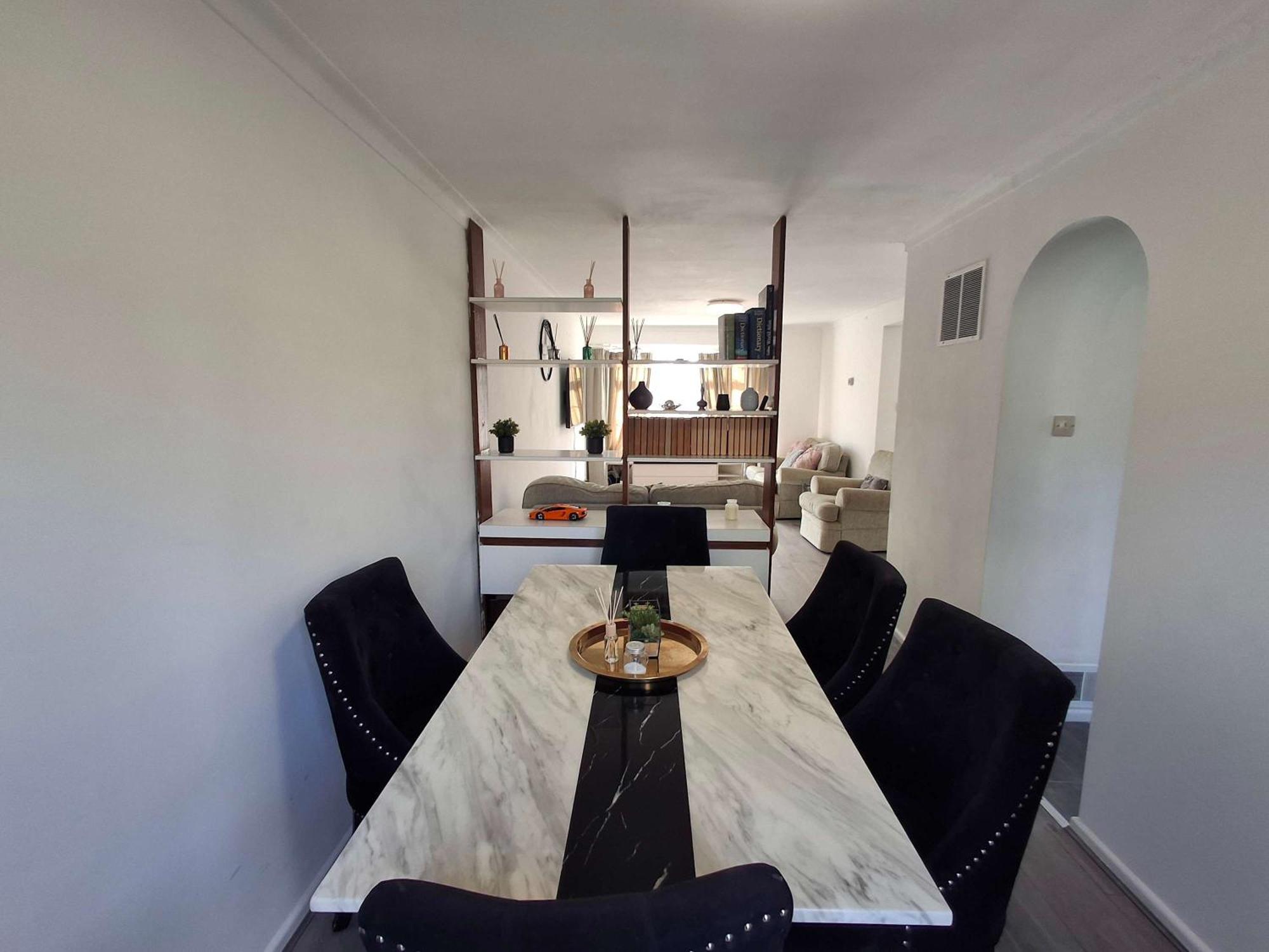Nicely Decorated 3 Bedroom House Near Heathrow, London Staines-upon-Thames Buitenkant foto