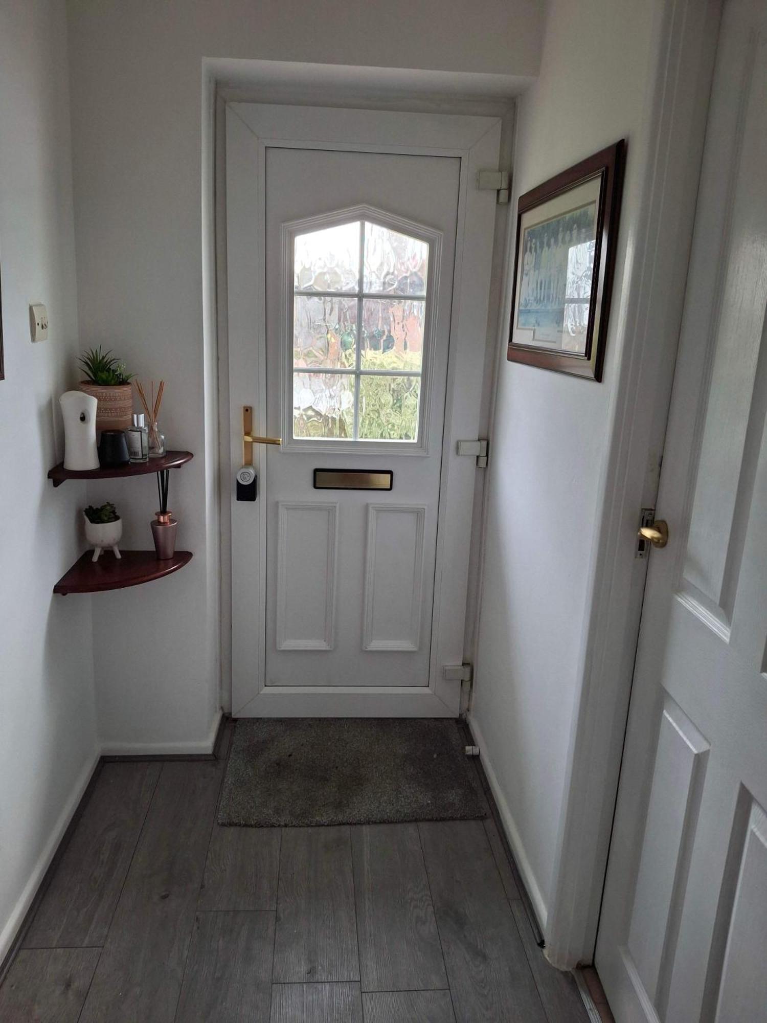 Nicely Decorated 3 Bedroom House Near Heathrow, London Staines-upon-Thames Buitenkant foto