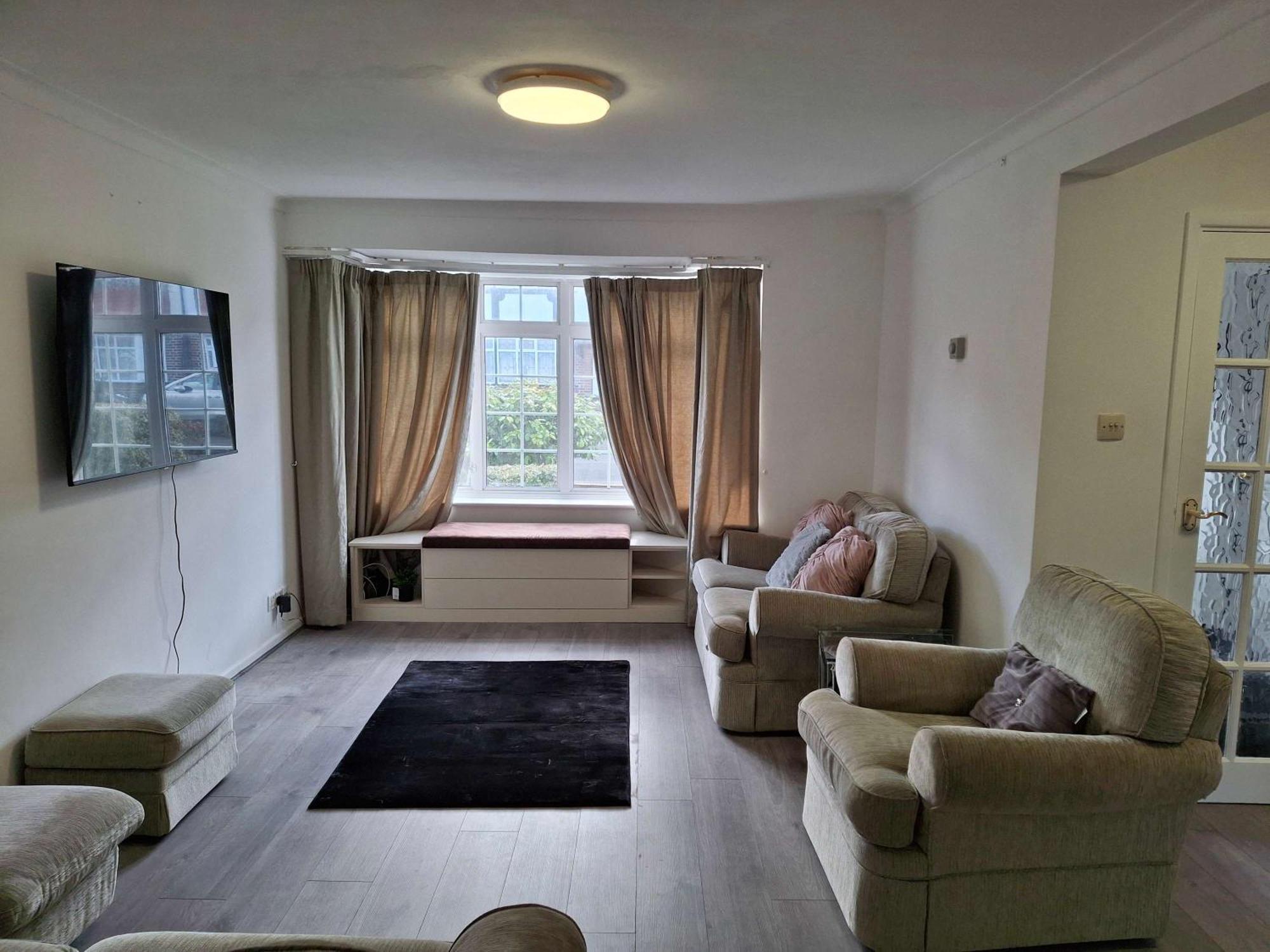 Nicely Decorated 3 Bedroom House Near Heathrow, London Staines-upon-Thames Buitenkant foto