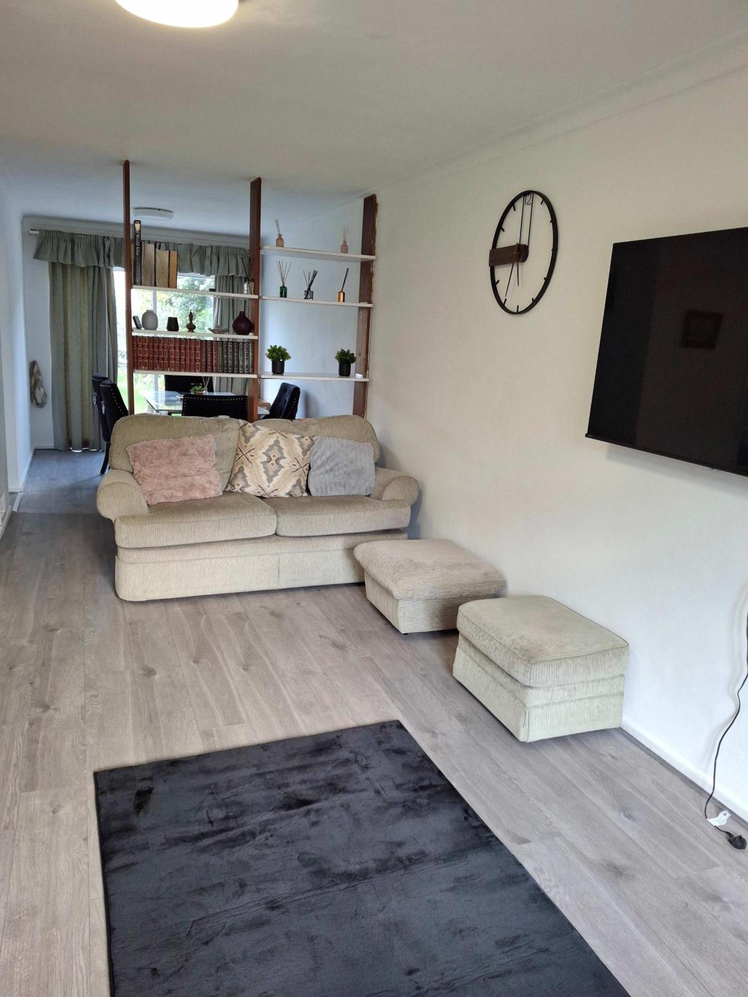 Nicely Decorated 3 Bedroom House Near Heathrow, London Staines-upon-Thames Buitenkant foto